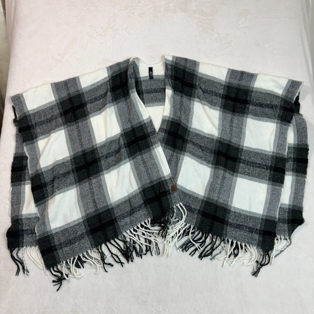 Wind River Heritage Flannel Poncho Sweater Black White Buffalo Plaid OS Fringe